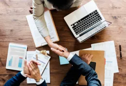 Pessoas em reunião de negócios